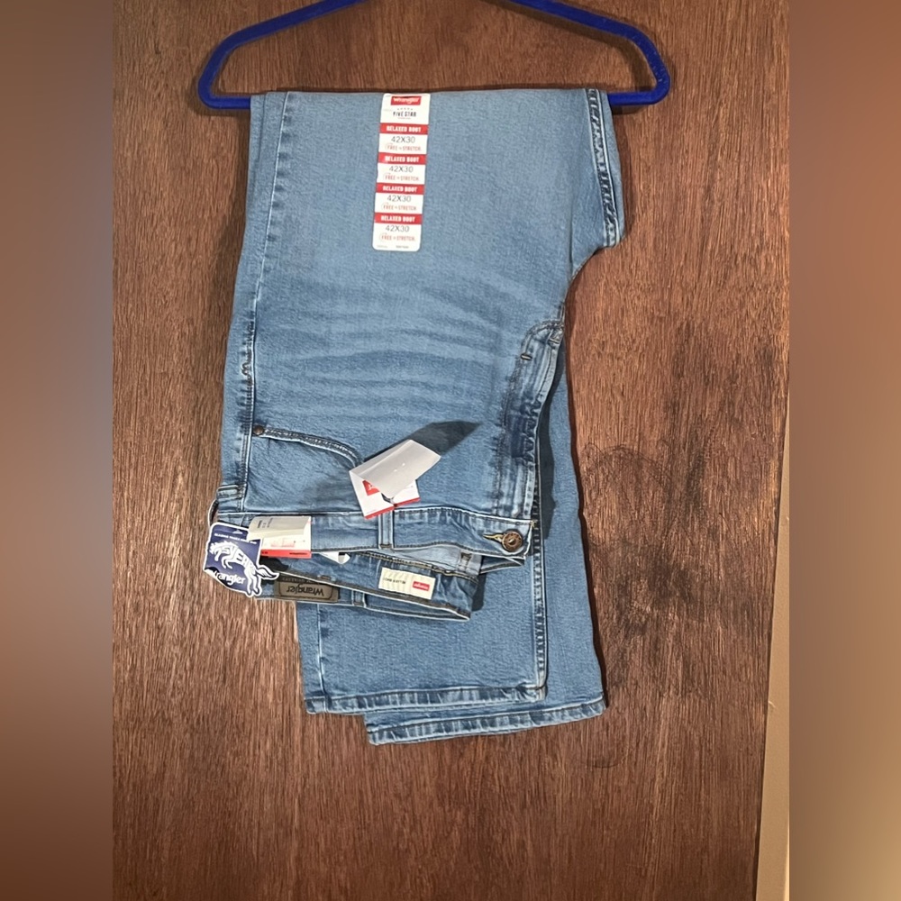 NWT 42x30 Relaxed Boot Fit Wrangler Jeans